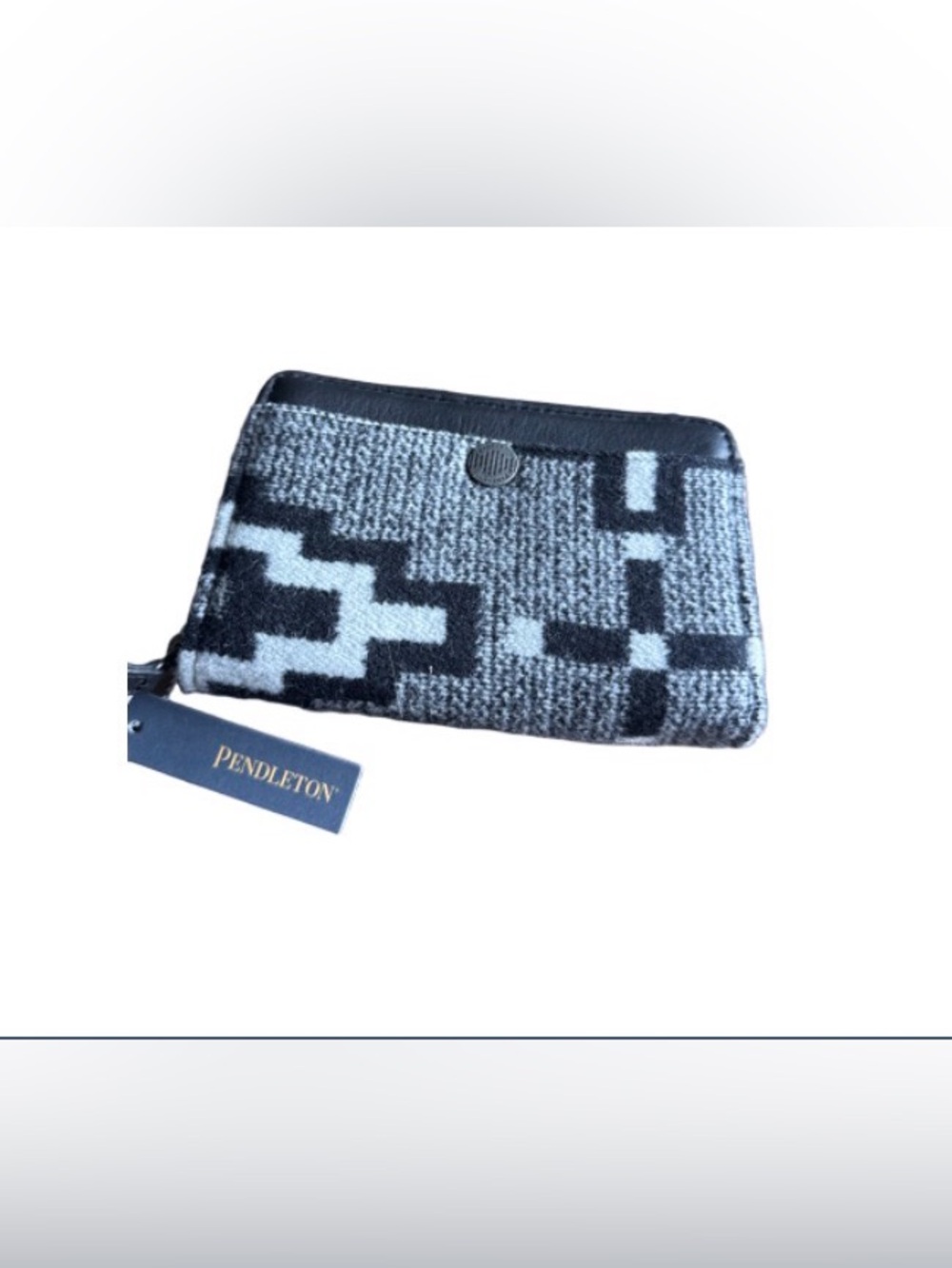 Pendleton Black & White kiva steps keather  Wool zip wallet